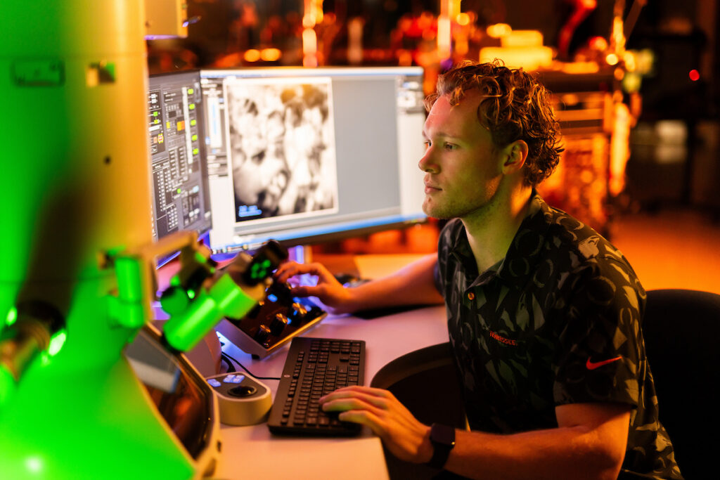 Andrew Wood, 1st year phd student, Civil Engineering and Structural Engineering, uses a transmission scanning microscope in the Ion Beam Materials Laboratory (IBML) inside Senter Hall on January 11, 2024. Photo by Steven Bridges/University of Tennessee. UTK UTK