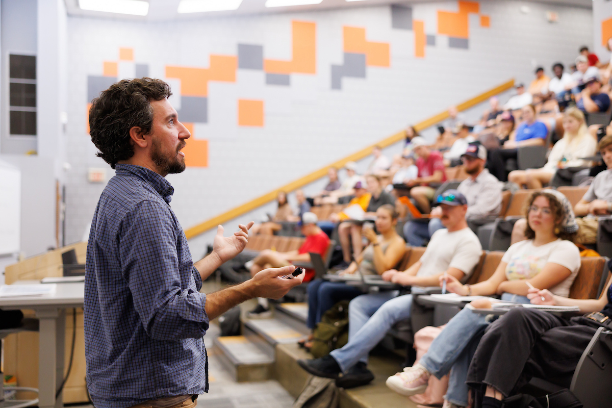A lecturer addresses a large classroom of students. Photo by Steven Bridges, University of Tennessee.